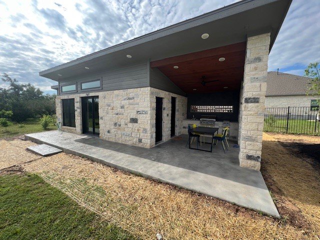 Modern standalone casita house with a grill, surrounded by greenery in Austin, TX